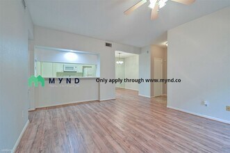 8100 Cambridge St-Unit -Apt 135 in Houston, TX - Foto de edificio - Building Photo