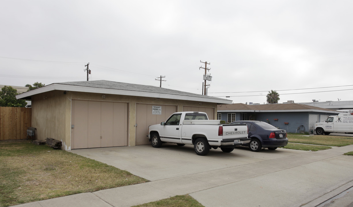 1715-1725 W Francis Dr in Anaheim, CA - Building Photo