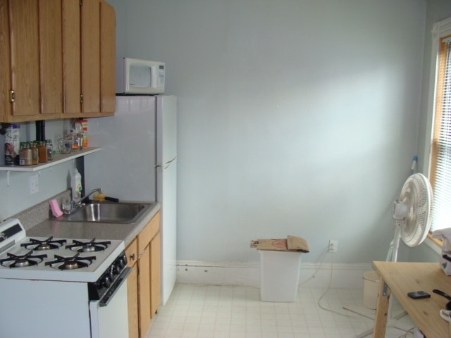 287 Elliot St, Unit 12 in Newton, MA - Foto de edificio - Building Photo