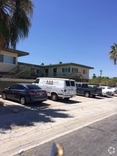 Cerritos Apartments in Palm Springs, CA - Building Photo - Building Photo