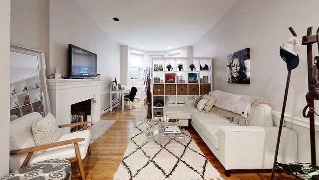 125 Beacon St in Boston, MA - Building Photo - Building Photo