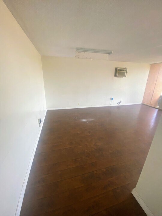 3516 Martin Luther King Jr Blvd in Lynwood, CA - Building Photo