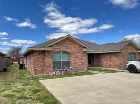 712 Sharp St in Franklin, TX - Building Photo