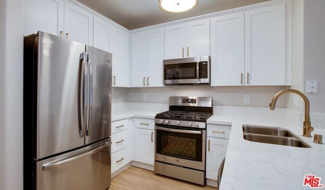 340 Hauser Blvd in Los Angeles, CA - Building Photo - Building Photo