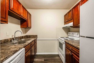 Hanover Court Apartments in Asheboro, NC - Building Photo