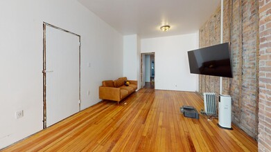 74 Sutton St in Brooklyn, NY - Building Photo - Building Photo