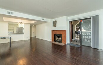 231 Bethany Rd, Unit 104 in Burbank, CA - Building Photo - Building Photo