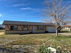 22219 Sioux Rd in Apple Valley, CA - Building Photo