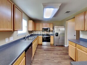 5325 Mathra Dr in Del Valle, TX - Building Photo - Building Photo