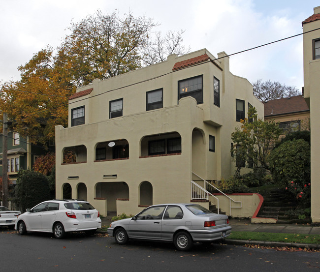 Casa Blanca Apartments in Portland, OR - Foto de edificio - Building Photo