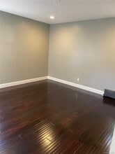 10 Berry Ct in Huntington Station, NY - Building Photo - Building Photo