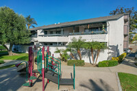 Park Terrace Apartments in Chino, CA - Foto de edificio - Building Photo