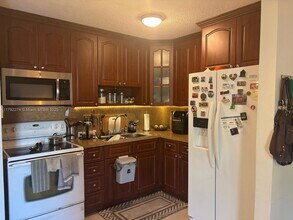 771 NE 199th St in North Miami Beach, FL - Building Photo - Building Photo