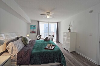 1200 Brickell Bay Dr in Miami, FL - Building Photo - Building Photo