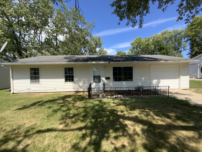 property at 917 Knollcrest Dr