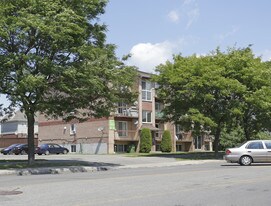 18045-18055 de Pierrefonds in Montréal, QC - Building Photo