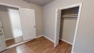 11314 Courtshire Dr in Houston, TX - Building Photo - Building Photo