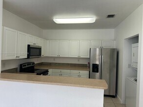 1490 NE 33rd Ave in Homestead, FL - Foto de edificio - Building Photo