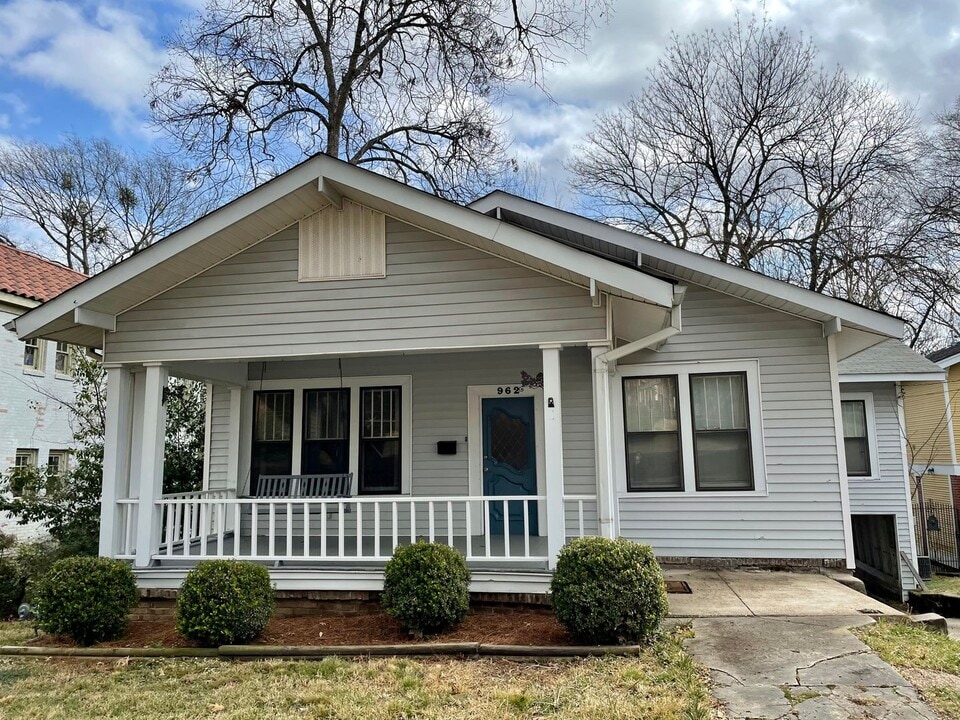 962 Madison St in Jackson, MS - Foto de edificio