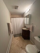 63 Selkirk Rd, Unit 8 in Boston, MA - Foto de edificio - Building Photo