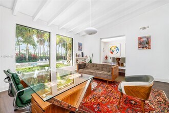 5736 La Gorce Dr in Miami Beach, FL - Building Photo - Building Photo