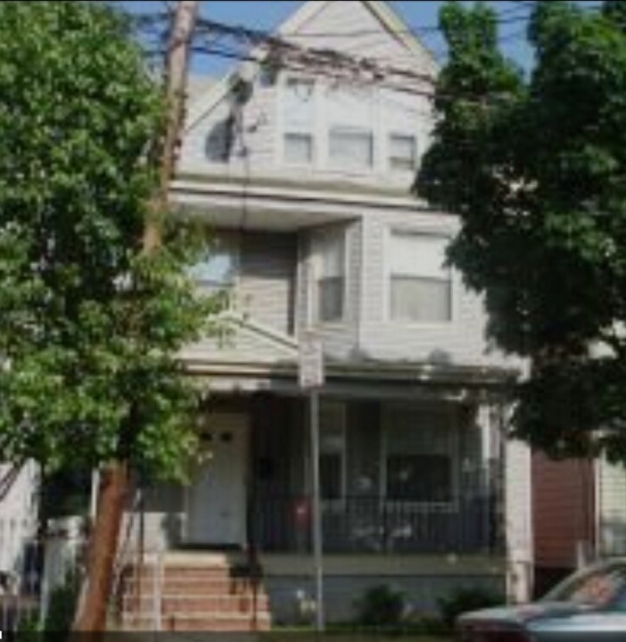 132 Seymour Ave, Unit #1 in Newark, NJ - Building Photo