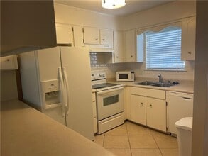 104 Courtyard Villas Ln in St. Simons Island, GA - Building Photo - Building Photo