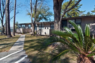 Hillcrest Villas in Crestview, FL - Building Photo - Building Photo