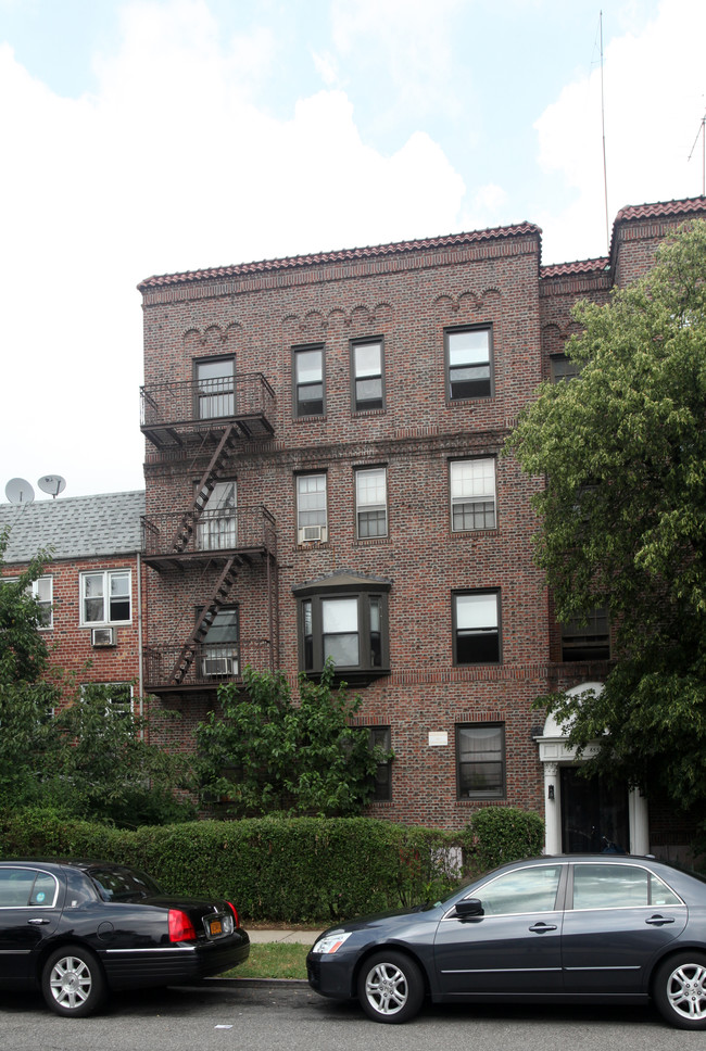 85-55 118th St in Kew Gardens, NY - Foto de edificio - Building Photo