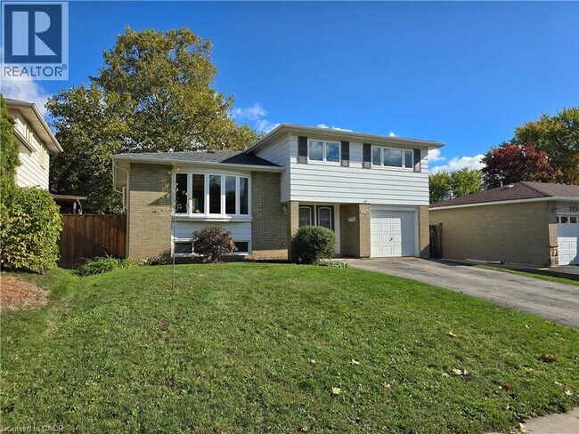 3256 Centennial Dr in Burlington, ON - Building Photo - Building Photo