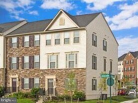 5942 Jefferson Commons Way in Frederick, MD - Building Photo