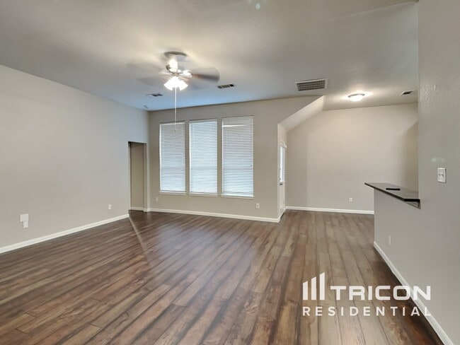 102 Oak Hollow Ln in Red Oak, TX - Foto de edificio - Building Photo