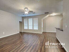 102 Oak Hollow Ln in Red Oak, TX - Building Photo - Building Photo