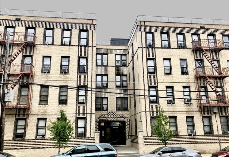 2955 E 196th St in Bronx, NY - Foto de edificio