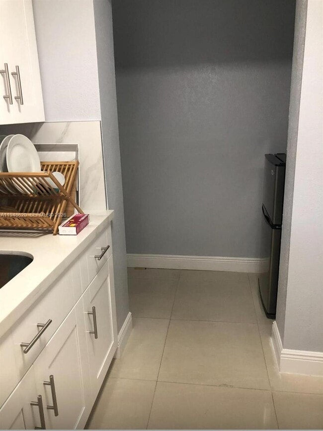 411 W 31st Pl in Hialeah, FL - Building Photo - Building Photo