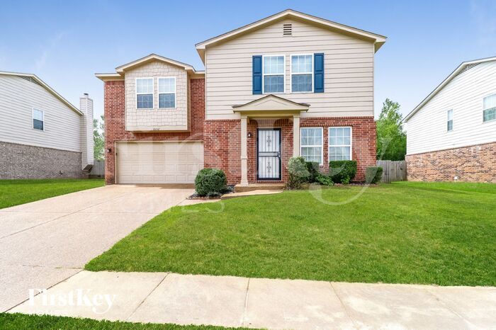 10045 Branley Oak Dr in Cordova, TN - Building Photo