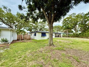 1837 Pasadena Dr in Dunedin, FL - Building Photo - Building Photo