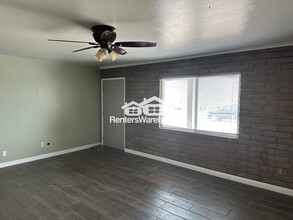 1427 E Paseo Way in Phoenix, AZ - Building Photo - Building Photo