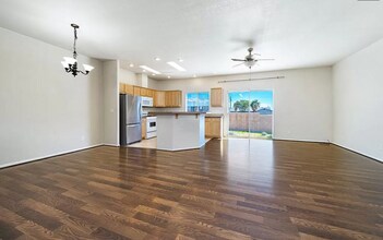 15780 Coral St in Palm Springs, CA - Foto de edificio - Building Photo