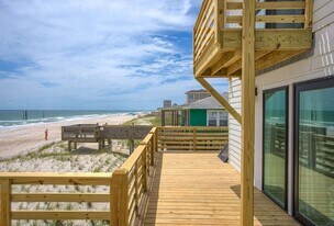 448 Ocean Dr in North Topsail Beach, NC - Building Photo