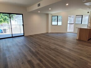 862 Moraga Dr in Los Angeles, CA - Foto de edificio - Building Photo