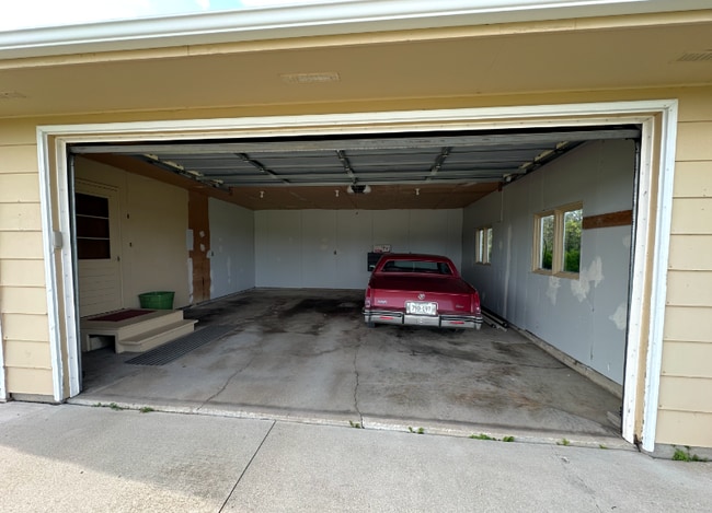 13946 151st St NE in Thief River Falls, MN - Building Photo - Building Photo