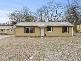 225 Moreland St in Pittsburg, TX - Building Photo