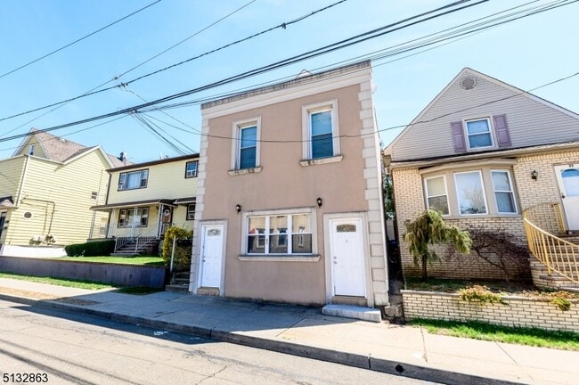 82 Pacific Ave in Garfield, NJ - Building Photo - Building Photo
