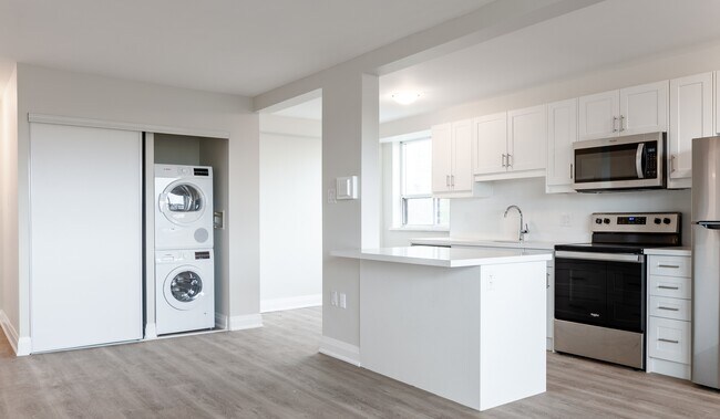 1640 Lawrence in Toronto, ON - Building Photo - Building Photo