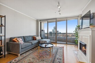 200 N Jefferson St in Chicago, IL - Building Photo - Building Photo
