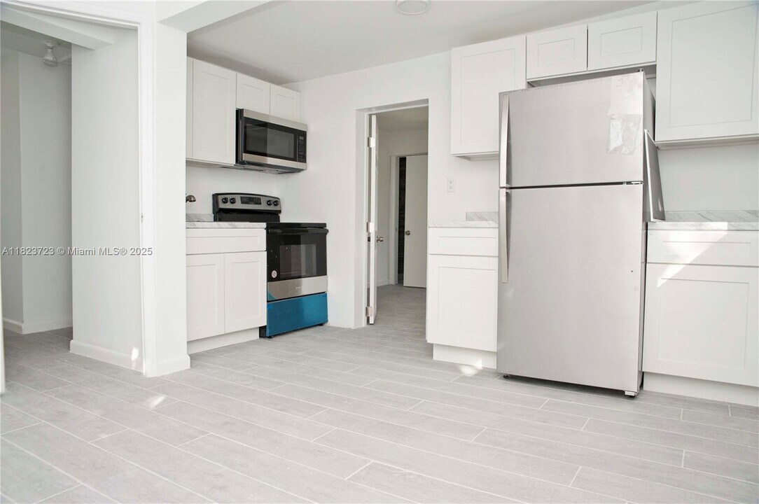 1323 N Federal Hwy in Hollywood, FL - Building Photo