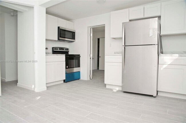 property at 1323 N Federal Hwy