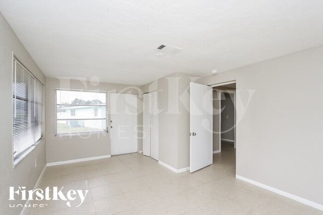 3562 Harbor Blvd in Port Charlotte, FL - Foto de edificio - Building Photo
