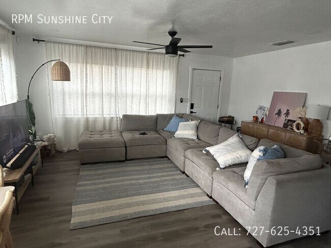 4738 38th Ave N in St. Petersburg, FL - Foto de edificio - Building Photo